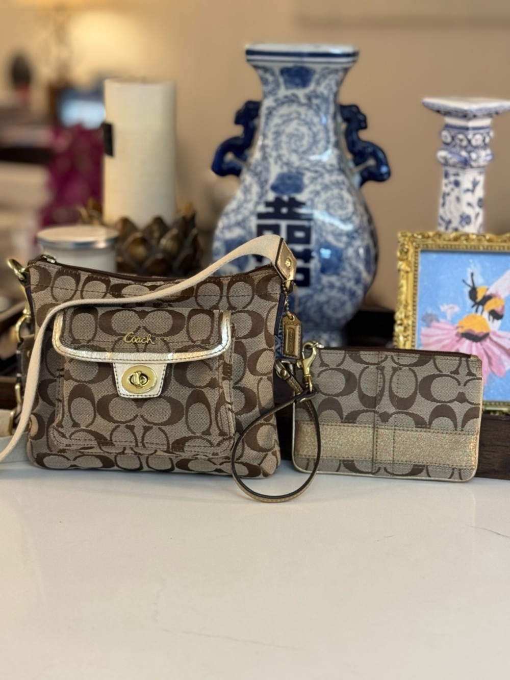 🤎 COACH PENELOPE SIGNATURE TAN AND BROWN CROSSBODY BAG.